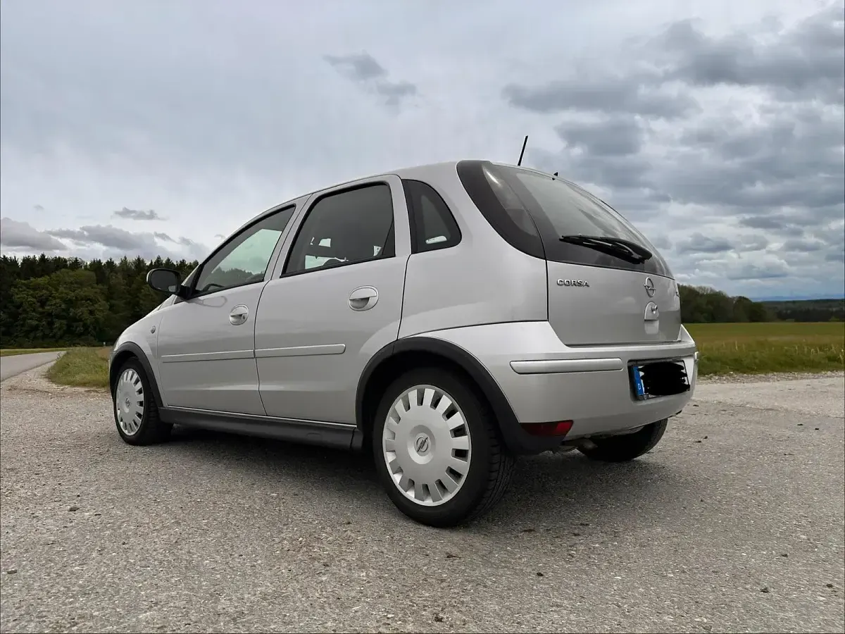 Second-hand Opel Corsa 59 CP (43 kW) 2005 Argintiu Hatchback