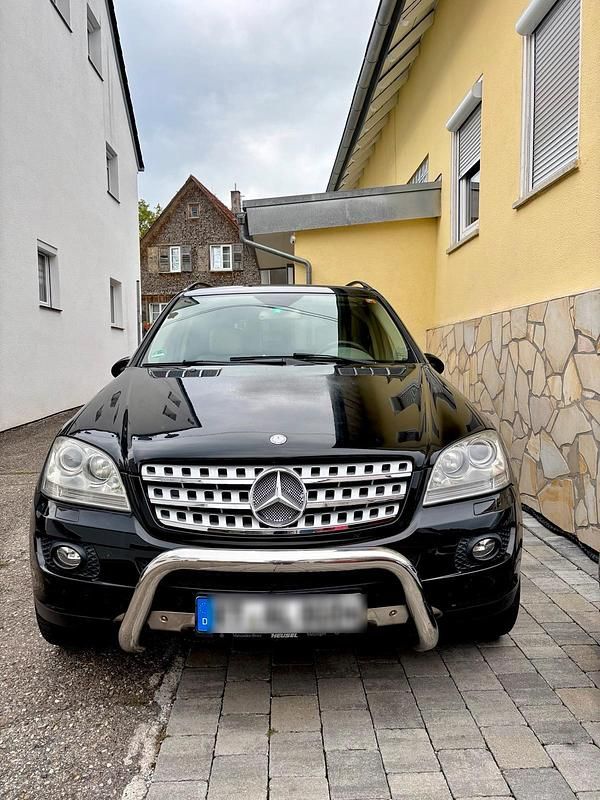 Schwarz Gebraucht 2005 Mercedes ML320 SUV | 6.500 € - Bild 1/4