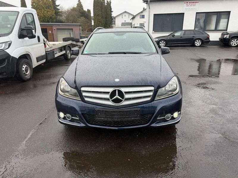 Gebraucht Mercedes C220 170 PS (125 kW) 2012 Cavansitblau Kombi