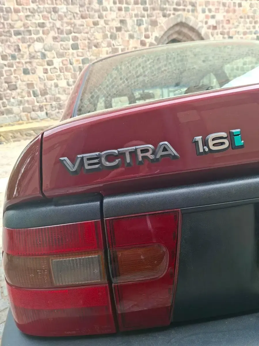 Gebraucht Opel Vectra Selection 71 PS (52 kW) 1995 Rot Limousine