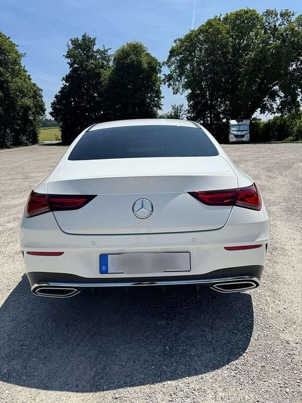 Weiß Gebraucht 2019 Mercedes CLA180 AMG line Plus Limousine | 25.000 € (Fairer Preis) - Bild 1/4