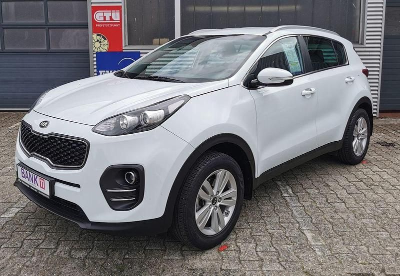 Weiß Gebraucht 2017 Kia Sportage Vision SUV | 15.599 € (Etwas zu teuer) - Bild 1/4