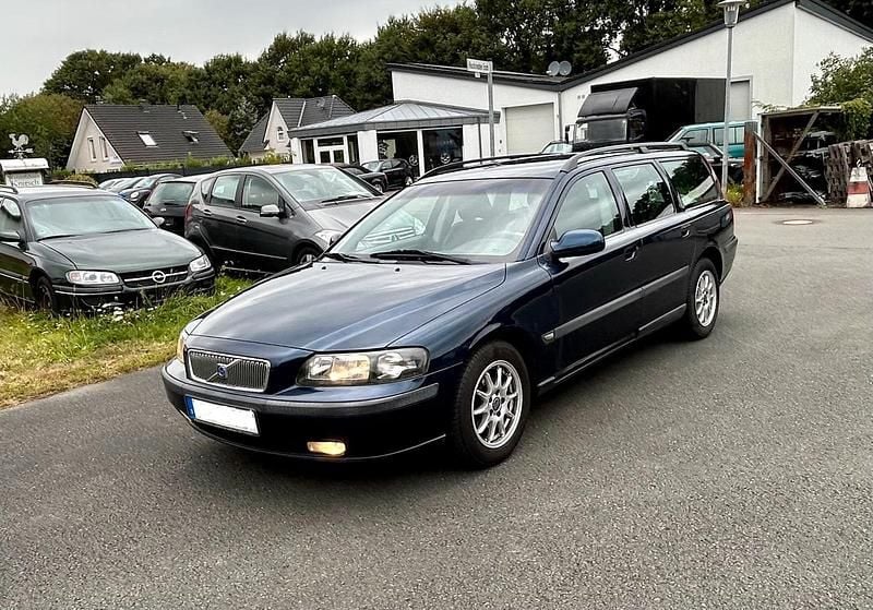 Blau Gebraucht 2002 Volvo V70 Kombi | 2.999 € (Fairer Preis) - Bild 1/4