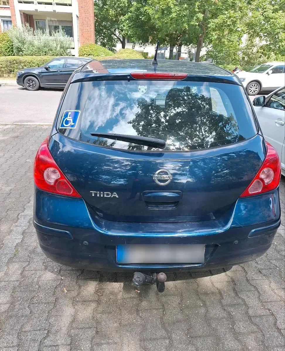Gebraucht Nissan Tiida 110 PS (80 kW) 2009 Blau Kleinwagen