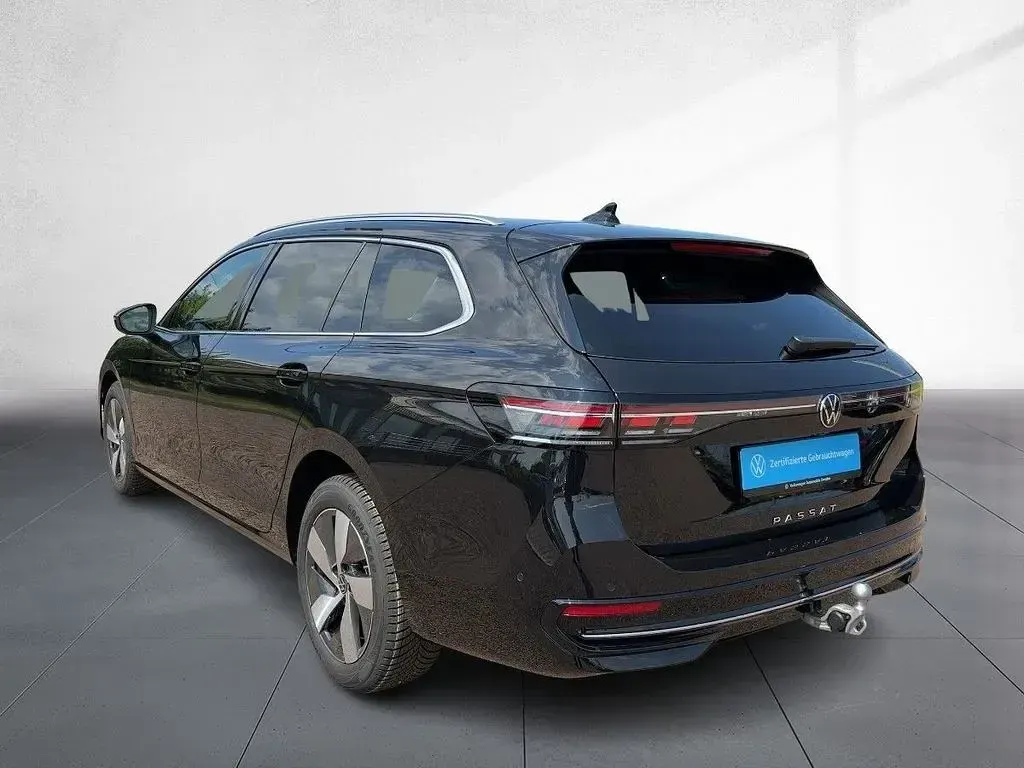 Gebraucht VW Passat Elegance 150 PS (110 kW) 2025 Grenadillschwarz metallic Kombi