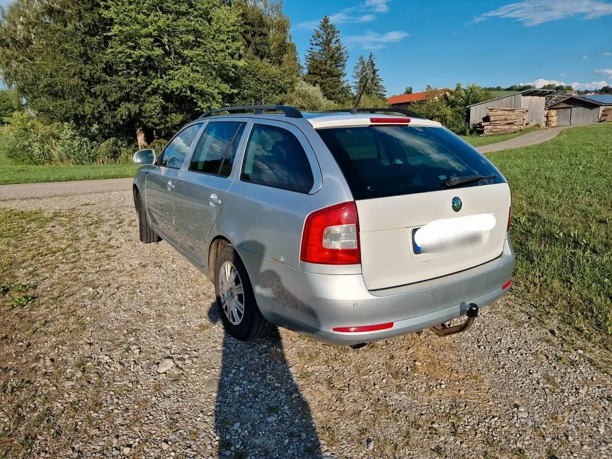 Gebraucht Skoda Octavia 105 PS (77 kW) 2011 Silber Kombi