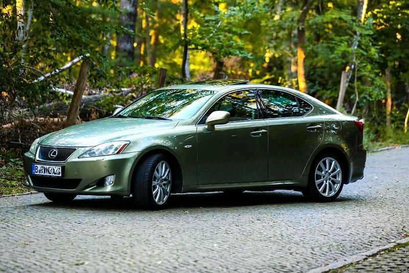 Grün Gebraucht 2006 Lexus IS250 Luxury Line Limousine | 12.000 € (Etwas zu teuer) - Bild 1/4