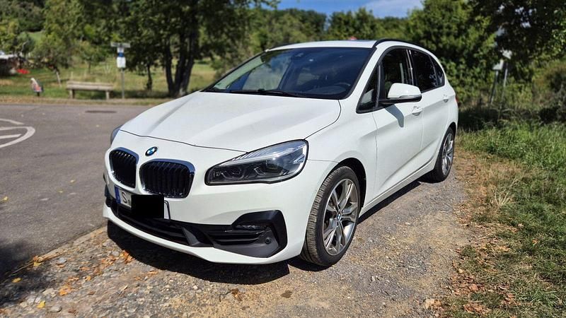 Weiß Gebraucht 2021 BMW 220 Sport Line Kombi | 18.990 € (Superpreis) - Bild 1/4
