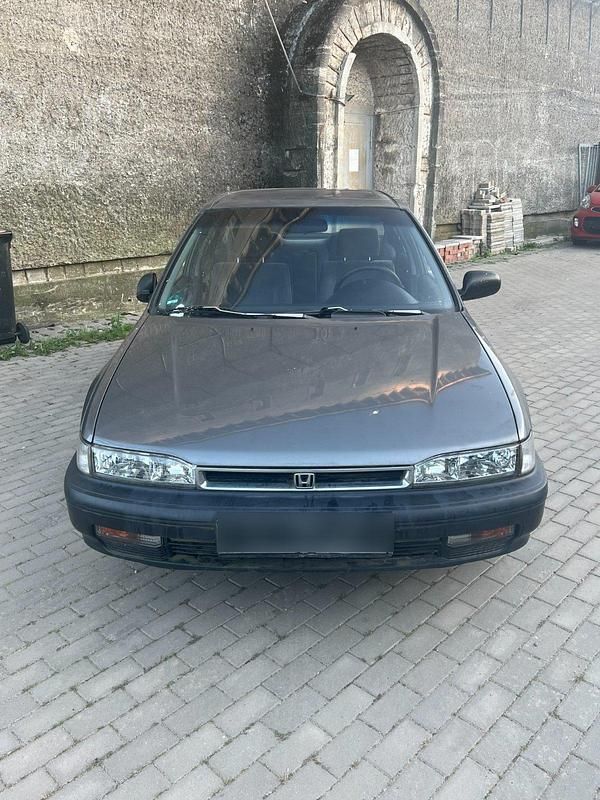 Grau Gebraucht 1990 Honda Accord Limousine | 1.399 € - Bild 1/4