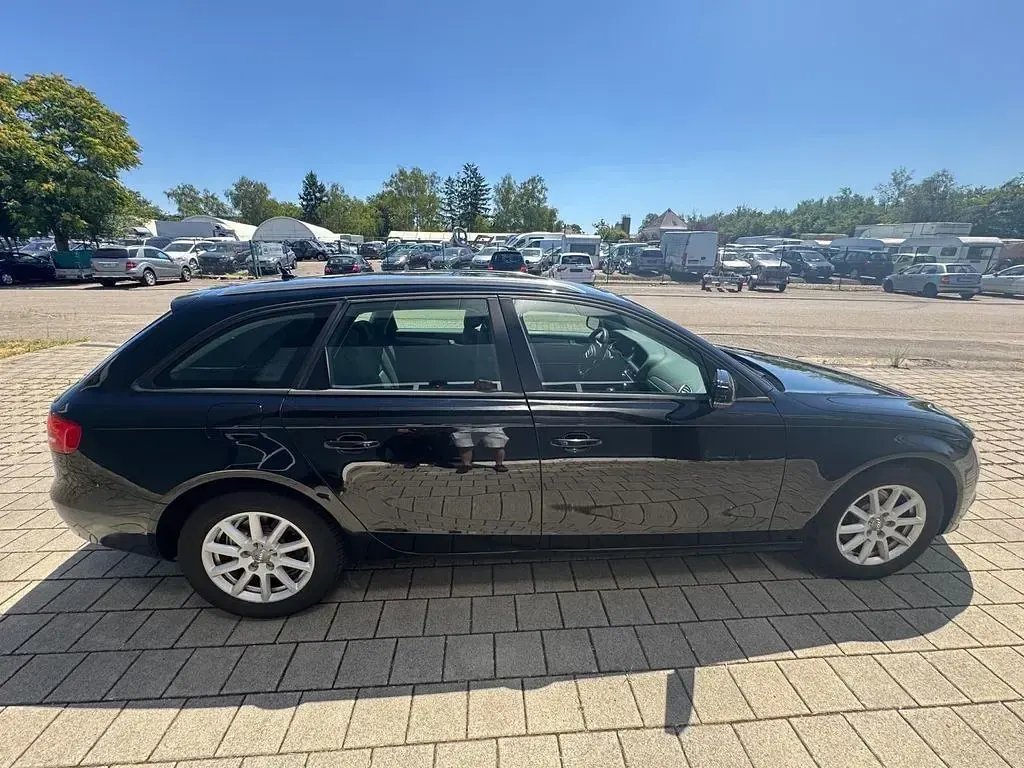 Gebraucht Audi A4 Attraction 143 PS (105 kW) 2013 Schwarz Kombi