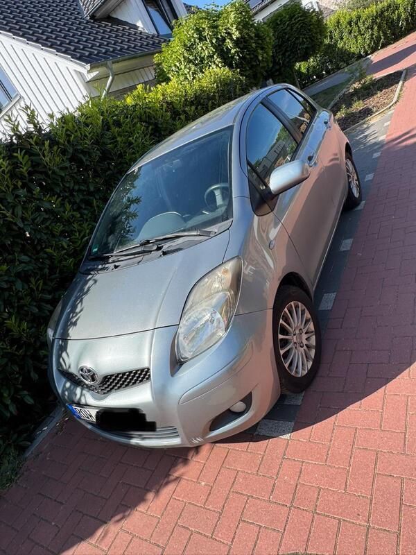 Silber Gebraucht 2009 Toyota Yaris Kleinwagen | 4.700 € (Etwas zu teuer) - Bild 1/4