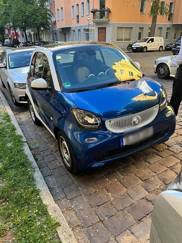Blau Gebraucht 2016 Smart ForTwo Coupé Kleinwagen | 6.200 € (Superpreis) - Bild 1/4