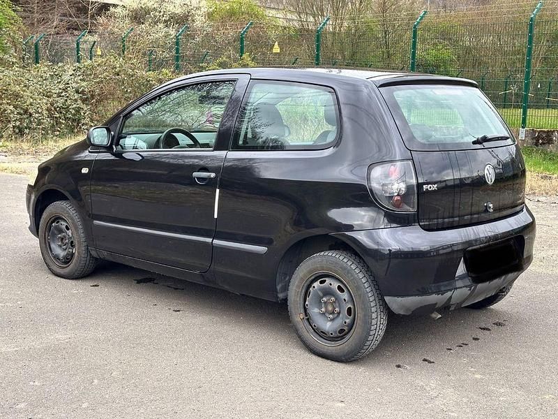 Gebraucht VW Fox Basis 54 PS (39 kW) 2007 Schwarz Kleinwagen