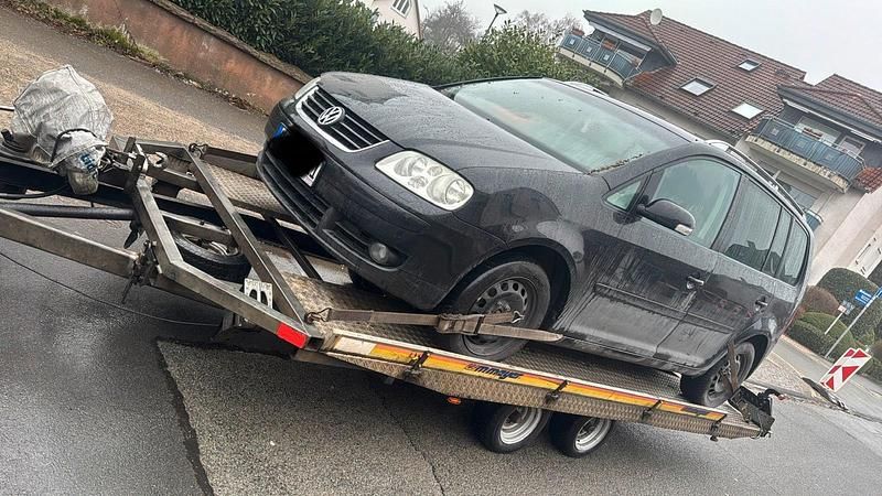 Schwarz Gebraucht 2004 VW Touran Van / Kleinbus | 450 € (Superpreis) - Bild 1/4