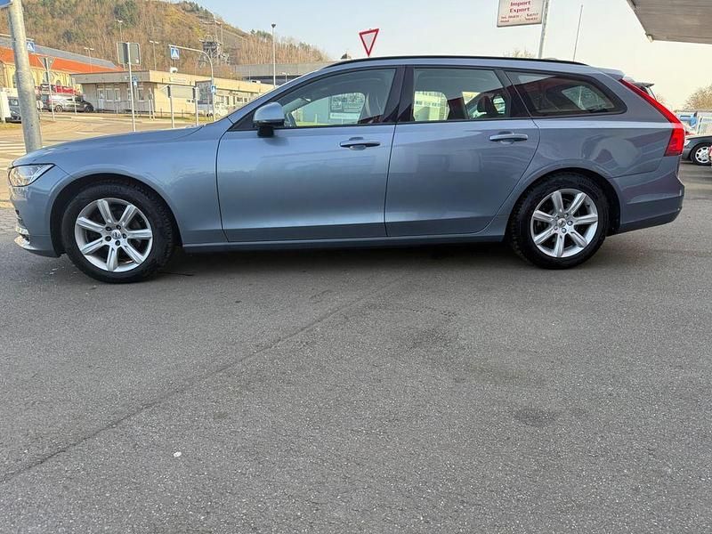 Second-hand Volvo V90 Kinetic 150 CP (110 kW) 2017 Albastru Break