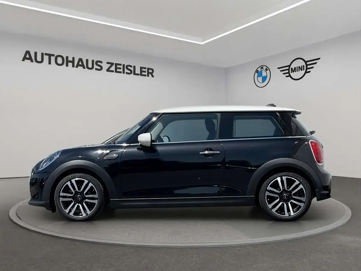 Gebraucht Mini Cooper Hatch 100 kW (136 PS) 2023 Midnight black Kleinwagen