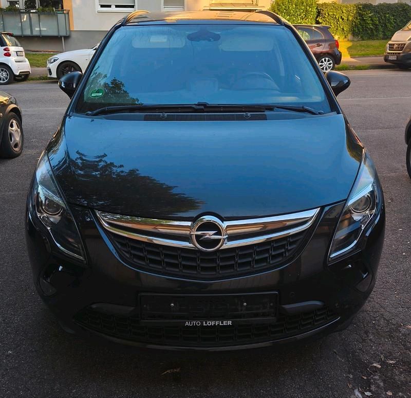 Schwarz Gebraucht 2016 Opel Zafira Tourer Van / Kleinbus | 10.990 € (Fairer Preis) - Bild 1/4