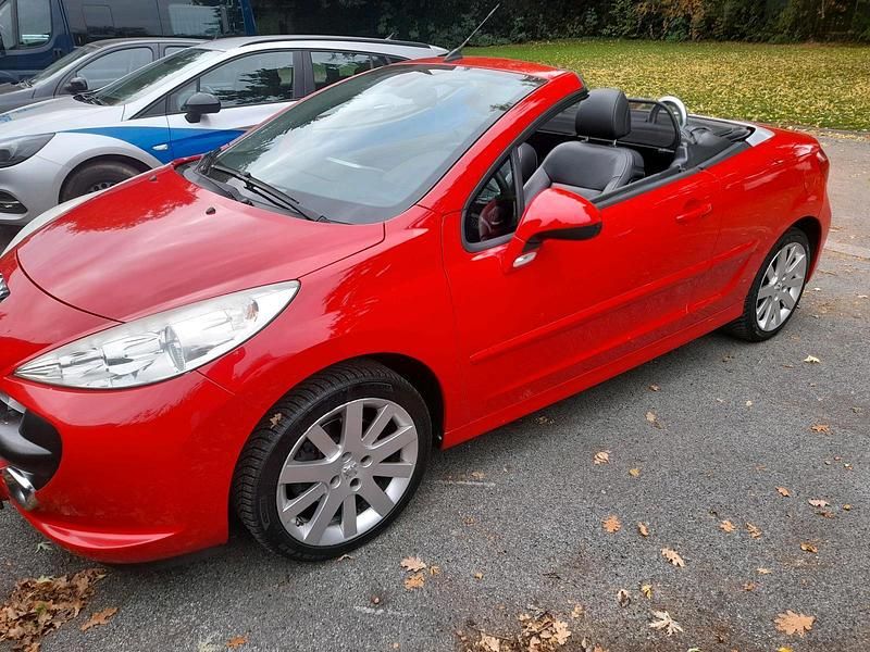 Rot Gebraucht 2008 Peugeot 207 CC Cabrio | 2.950 € (Guter Preis) - Bild 1/4