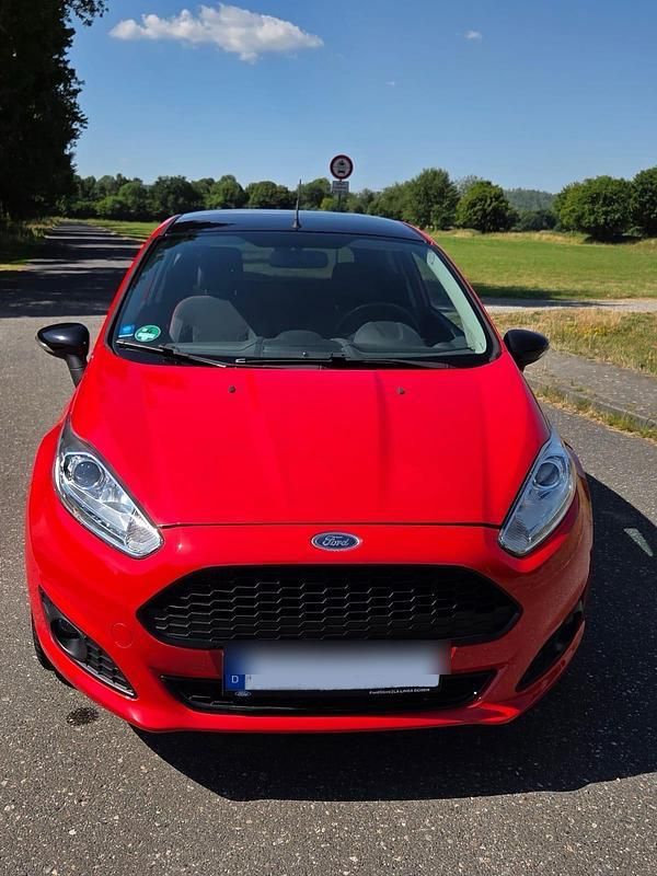 Rot Gebraucht 2016 Ford Fiesta Sport Kleinwagen | 8.999 € (Fairer Preis) - Bild 1/4