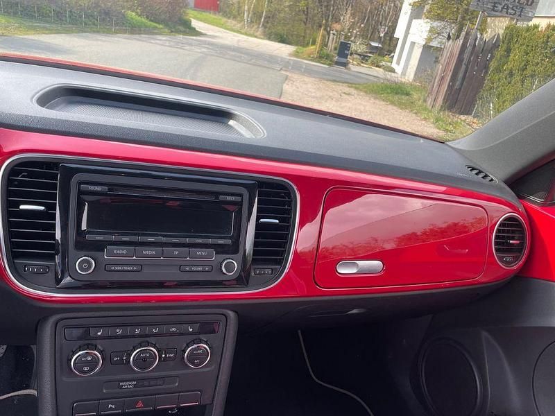 Second-hand VW Beetle 105 CP (77 kW) 2012 Roșu Hatchback