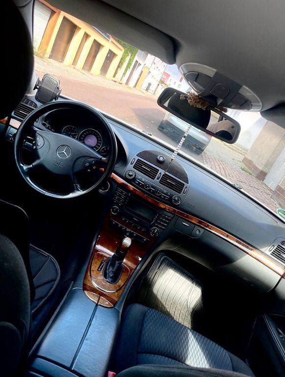 Gebraucht Mercedes E200 Elegance 163 PS (119 kW) 2003 Silber Limousine