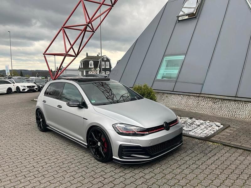 Schwarz Gebraucht 2018 VW Golf VII GTI Kleinwagen | 24.500 € - Bild 1/4