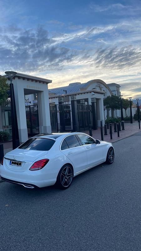 Weiß Gebraucht 2017 Mercedes C200 Avantgarde Limousine | 22.900 € (Etwas zu teuer) - Bild 1/4