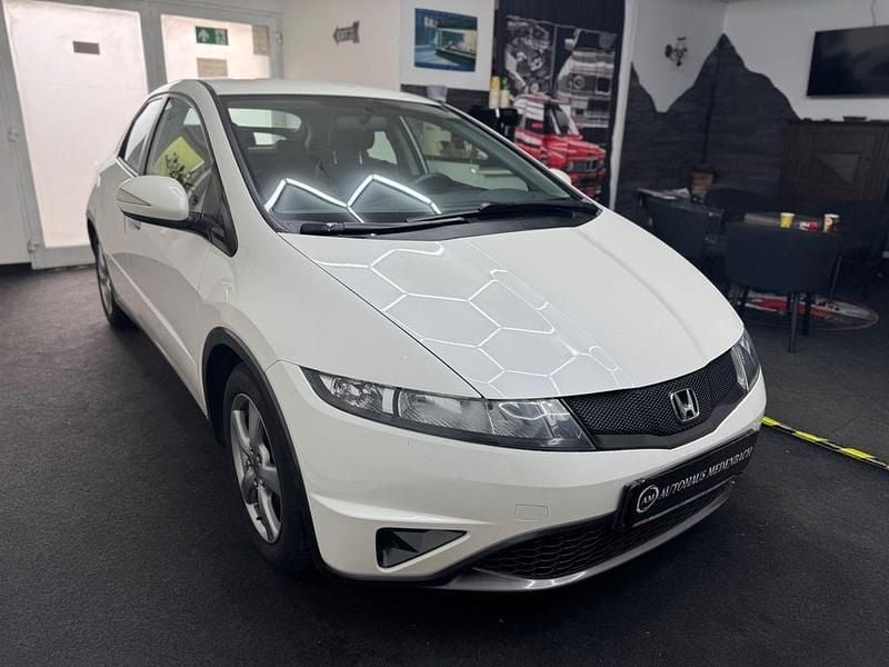 Gebraucht Honda Civic Comfort 99 PS (72 kW) 2011 Weiß Limousine