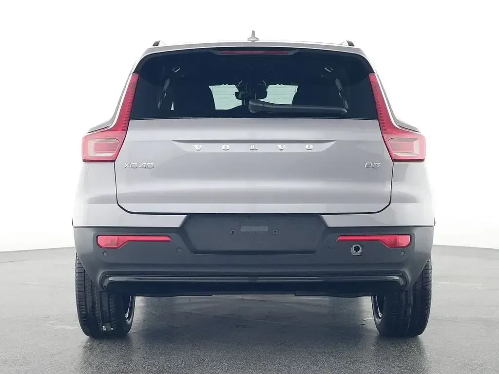 Gebraucht Volvo XC40 Plus 163 PS (119 kW) 2025 Aurora silver / metallic SUV