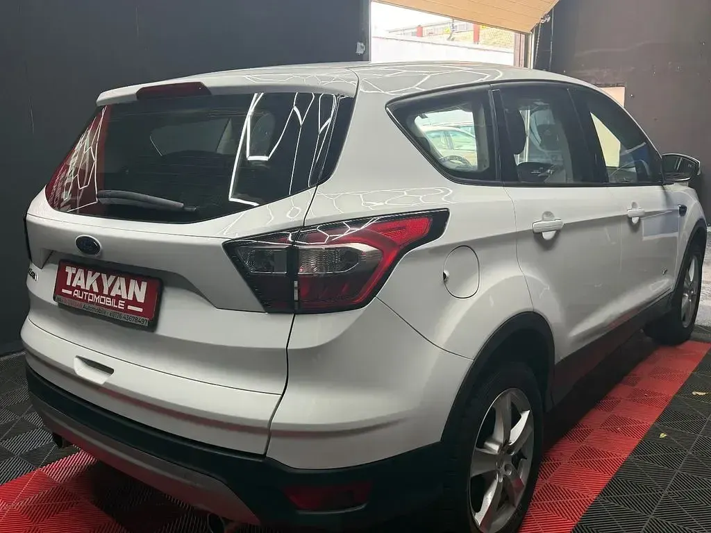 Gebraucht Ford Kuga Trend 150 PS (110 kW) 2017 Weiß SUV