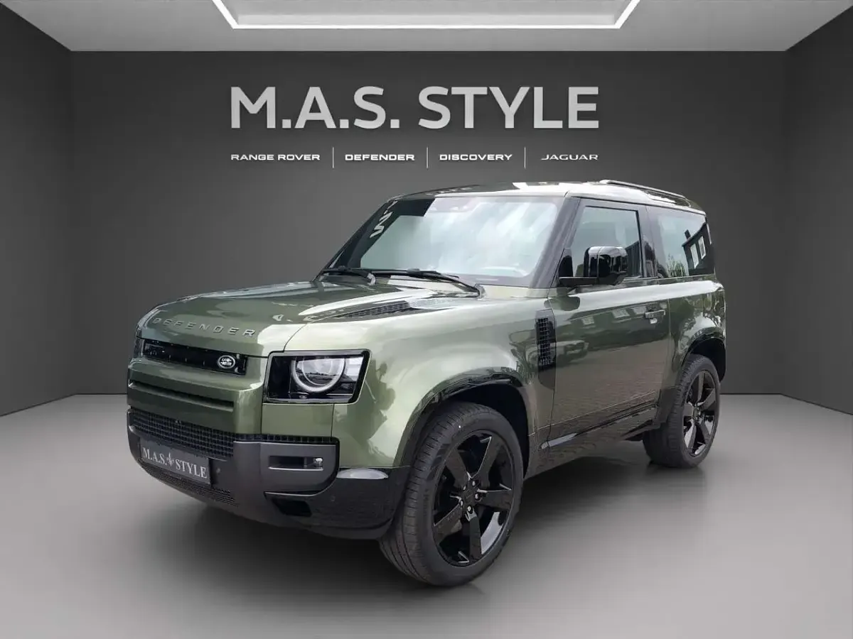 Neu Land Rover Defender HSE Dynamic 426 PS (313 kW) 2026 Woolstone green SUV