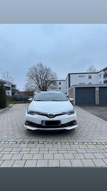 Gebraucht Toyota Auris Hybrid 99 PS (72 kW) 2015 Weiß Limousine