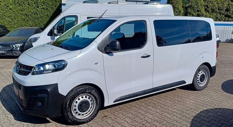 Weiß Gebraucht 2023 Opel Vivaro Edition Van | 27.980 € (Teuer) - Bild 1/4