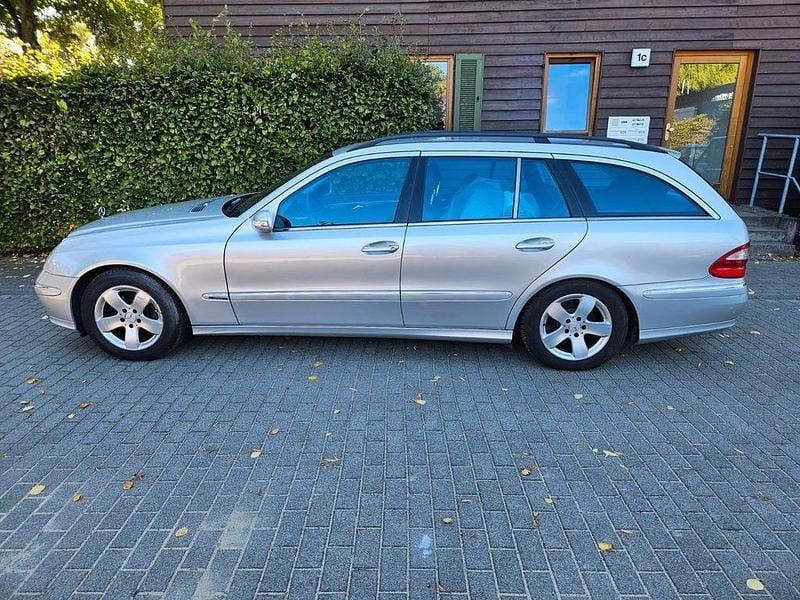 Gebraucht Mercedes E240 Avantgarde 177 PS (130 kW) 2003 Silber Kombi