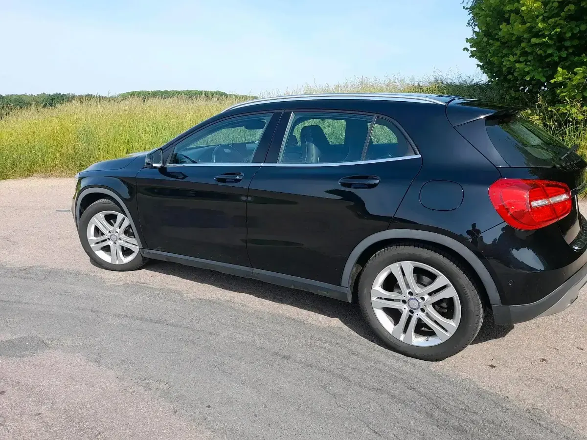 Gebraucht Mercedes GLA180 122 PS (89 kW) 2016 Schwarz SUV