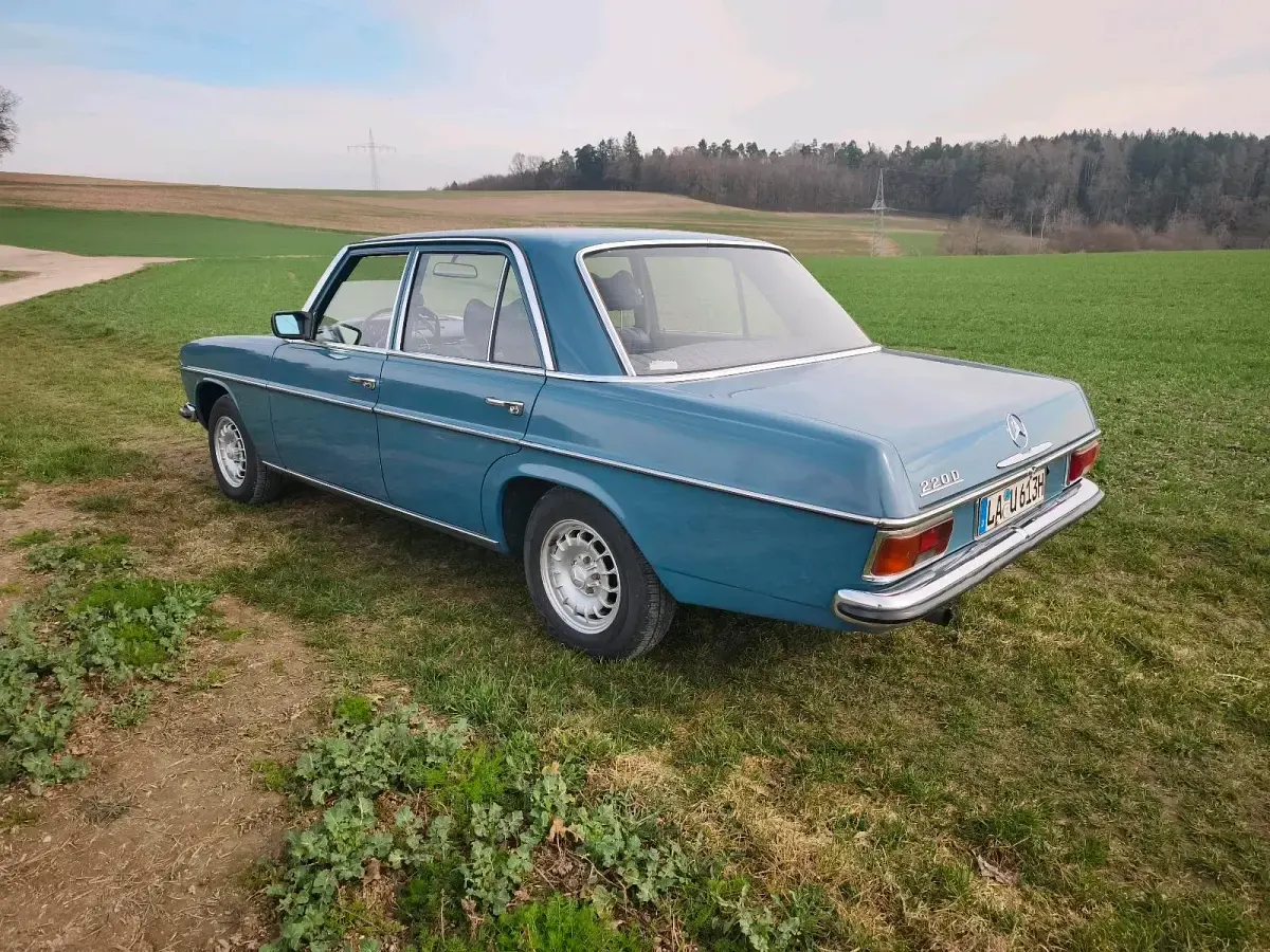 Gebraucht Mercedes 220 60 PS (44 kW) 1976 Blau Limousine
