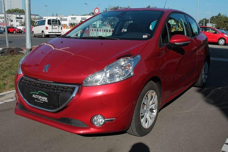 Rot Gebraucht 2014 Peugeot 208 Active Kleinwagen | 4.900 € (Fairer Preis) - Bild 1/4