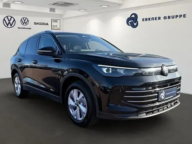 Neu VW Tiguan Elegance 150 PS (110 kW) 2026 Grenadillschwarz metallic SUV