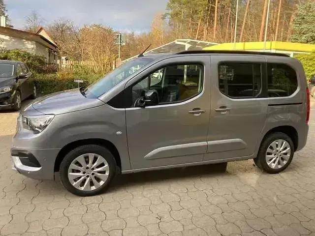 Gebraucht Opel Combo Ultimate 131 PS (96 kW) 2023 Kontrast grau Van / Kleinbus
