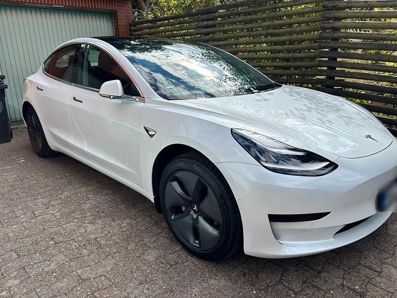Gebraucht Tesla Model 3 239 kW (325 PS) 2020 Weiß Limousine
