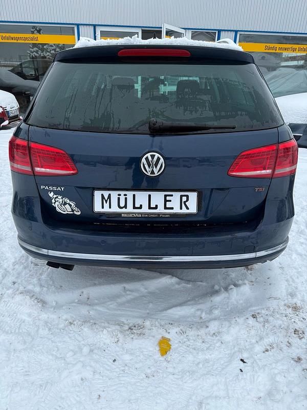 Gebraucht VW Passat Highline 160 PS (117 kW) 2013 Blau Kombi