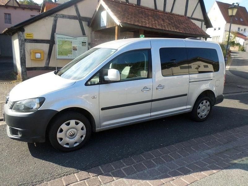 Silber Gebraucht 2011 VW Caddy Maxi Trendline Van / Kleinbus | 9.900 € (Teuer) - Bild 1/4