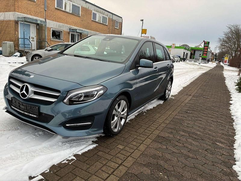 Gebraucht Mercedes B180 Urban 109 PS (80 kW) 2015 Helblau Van / Kleinbus