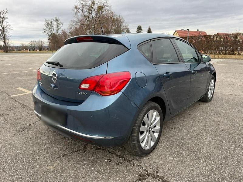 Gebraucht Opel Astra Active 140 PS (102 kW) 2013 Kleinwagen