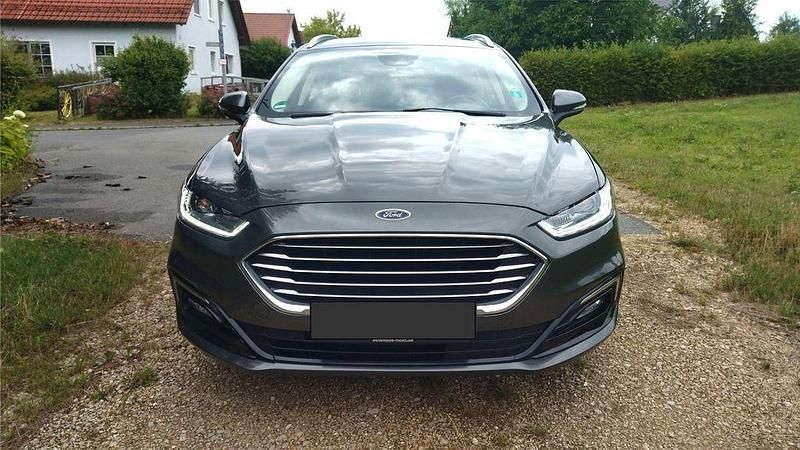 Grau Gebraucht 2021 Ford Mondeo Titanium Limousine | 16.600 € (Guter Preis) - Bild 1/4