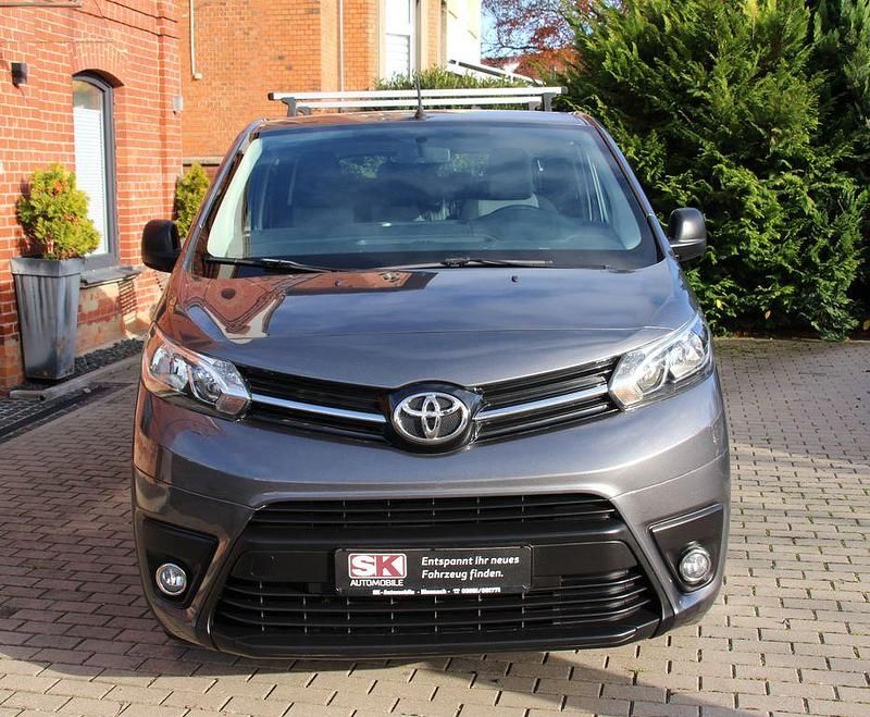 Gebraucht Toyota Proace Comfort 150 PS (110 kW) 2018 Grau Van / Kleinbus