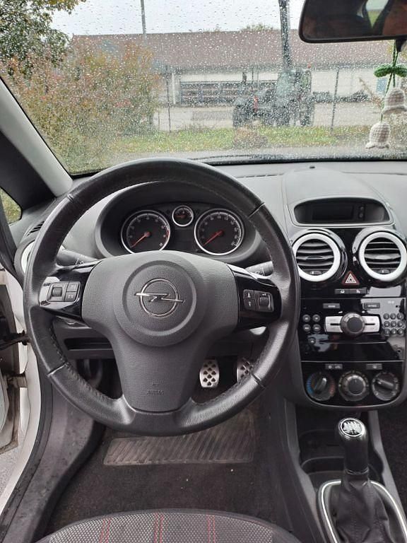 Gebraucht Opel Corsa Sport 101 PS (74 kW) 2010 Weiß Kleinwagen