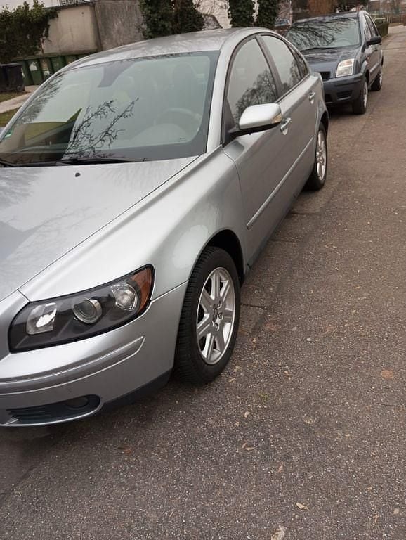 Silber Gebraucht 2006 Volvo S40 Limousine | 3.750 € (Fairer Preis) - Bild 1/4