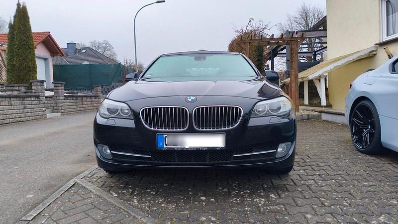 Gebraucht BMW 520 184 PS (135 kW) 2011 Schwarz Kombi