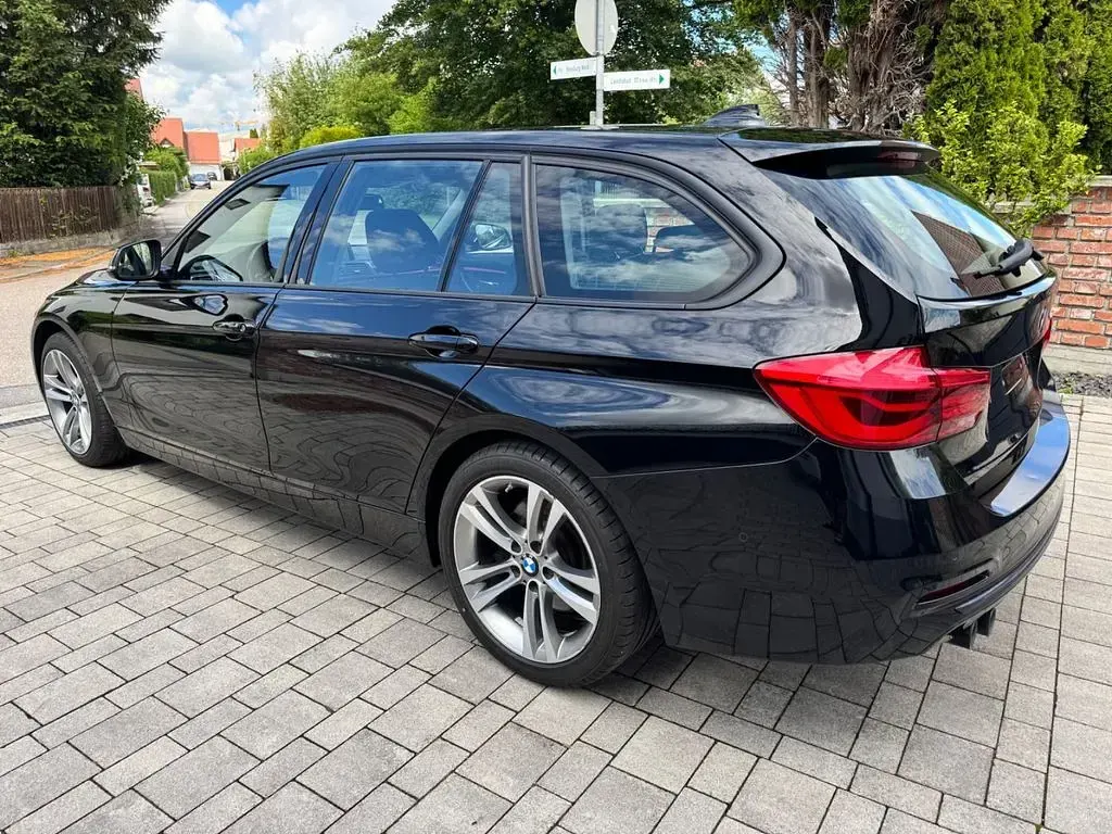 Gebraucht BMW 330 Sport Line 258 PS (189 kW) 2017 Schwarz Kombi